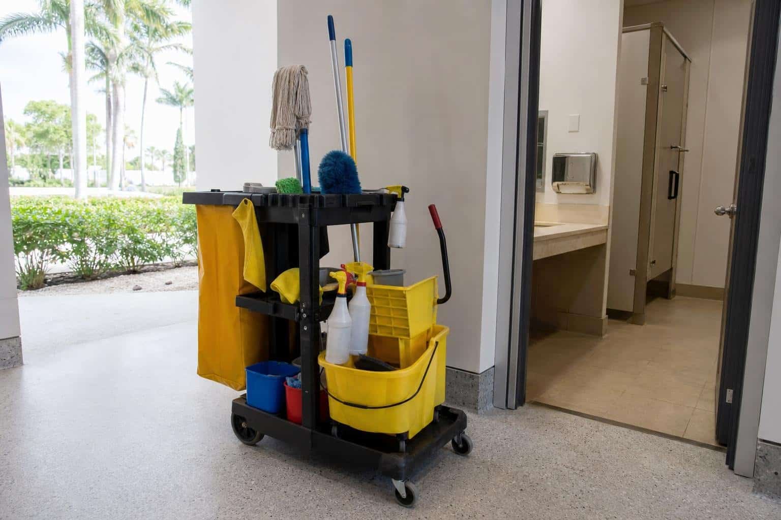 Commercial restroom cleaning supplies in Fort Myers, FL